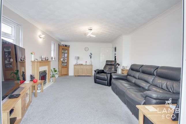 29, Bockings Grove, Clacton-On-Sea photo 2