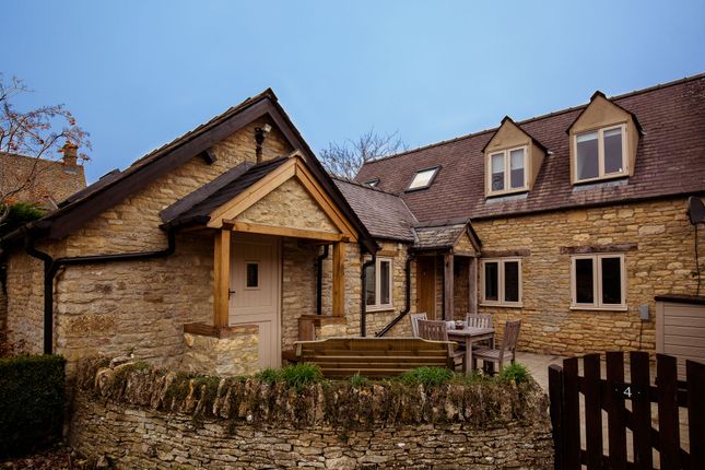 Thumbnail Cottage to rent in The Square, Chipping Norton