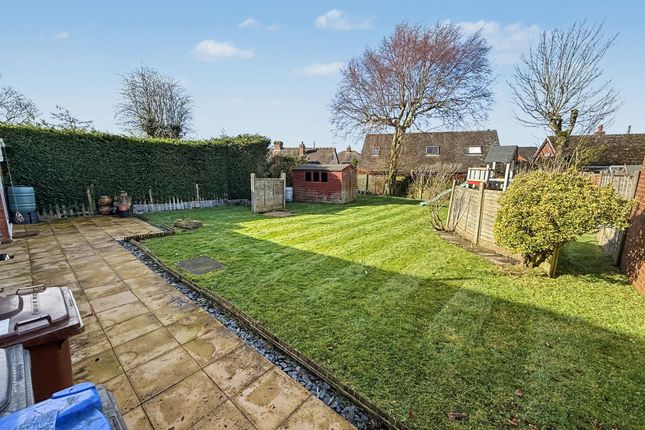 3 Woodlands Avenue, Leek photo 2