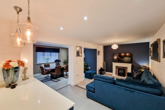 13, Langley Mews, Rayleigh photo 2