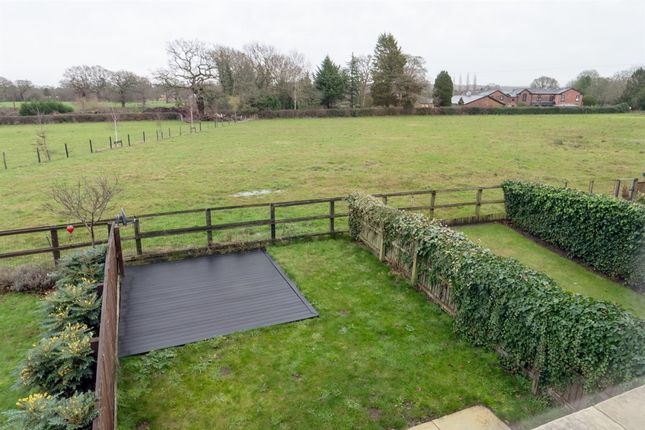 4 Edge View Crescent Merrymans Lane, Alderley Edge photo 2