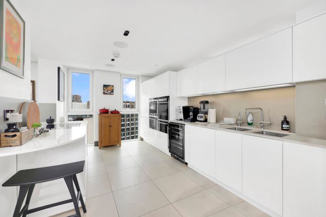 Flat to rent in Altitude Point, 71 Alie Street