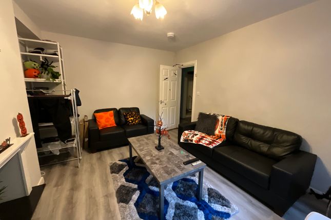 Semi-detached house to rent in Woodside Road, Nottingham