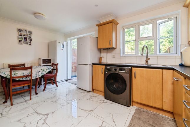 49, Grampian Place, Stevenage photo 4