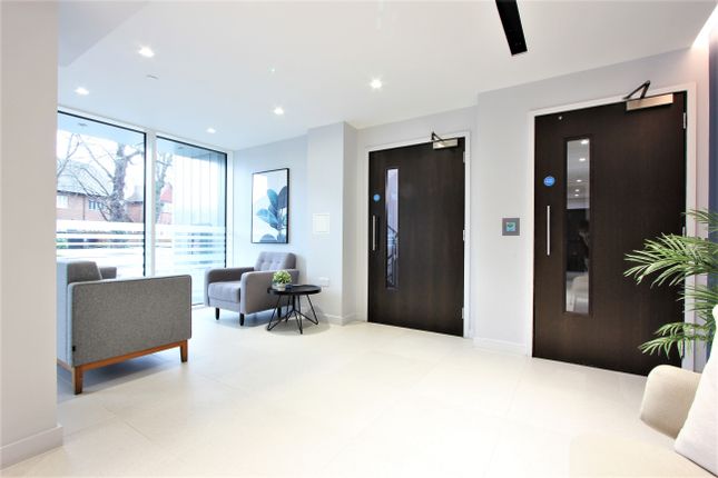 Skylark Point, 48 Newton Close, London photo 4