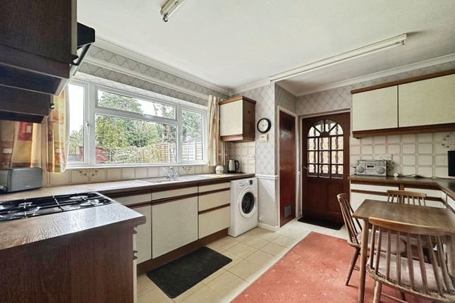 44, Bellencroft Gardens, Merryhill, Wolverhampton photo 4