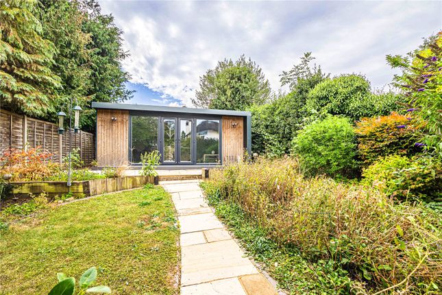 52, Vicarage Lane, Hertfordshire photo 2