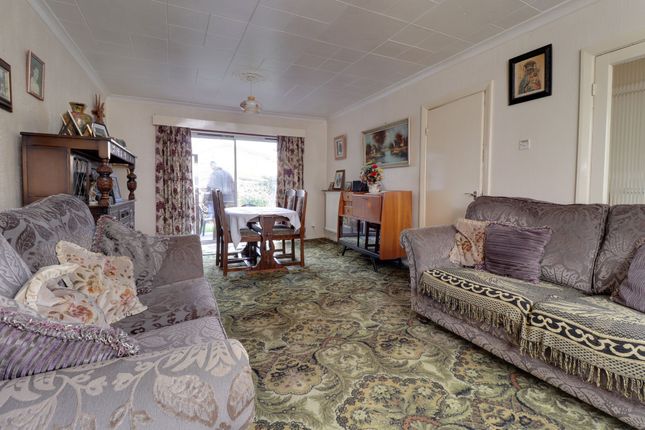 42 Harcourt Way, Stafford photo 3