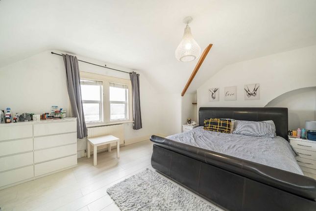 Flat 2, 1458, London Road, London photo 4