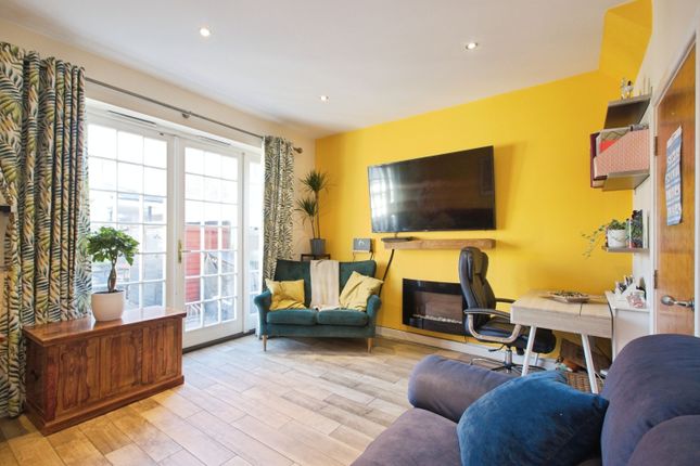 27, Hastings Street, London photo 3