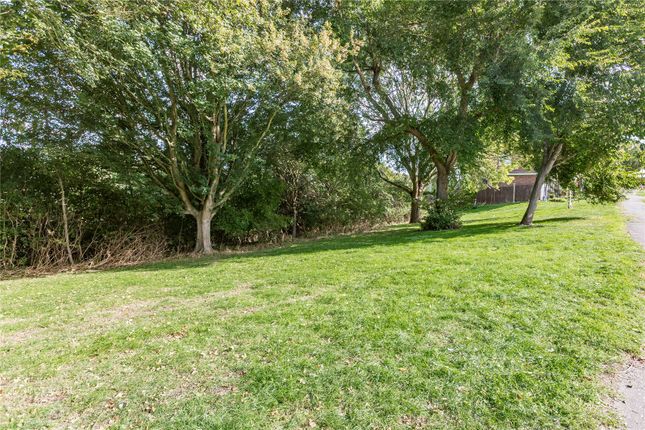 16, Longfields, Essex photo 2