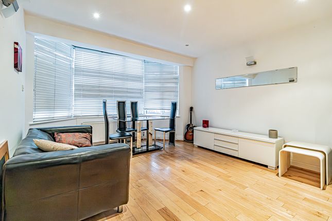 Flat for sale in Vaughan Avenue, London