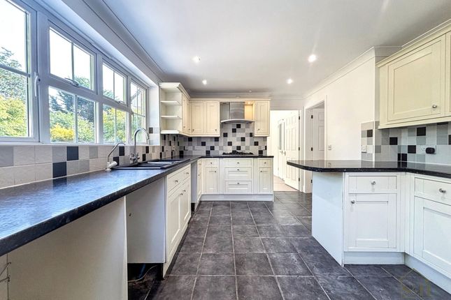 13 Harry Pay Close, Ashford photo 2