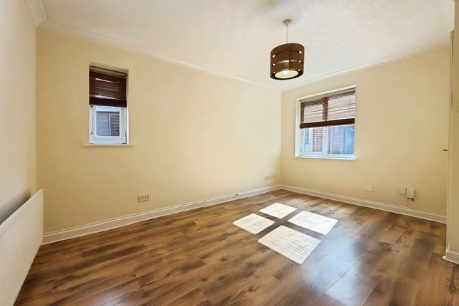 15, PETERBOROUGH photo 4