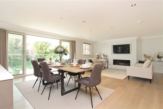 Flat for sale in Clifton Road, Wimbledon