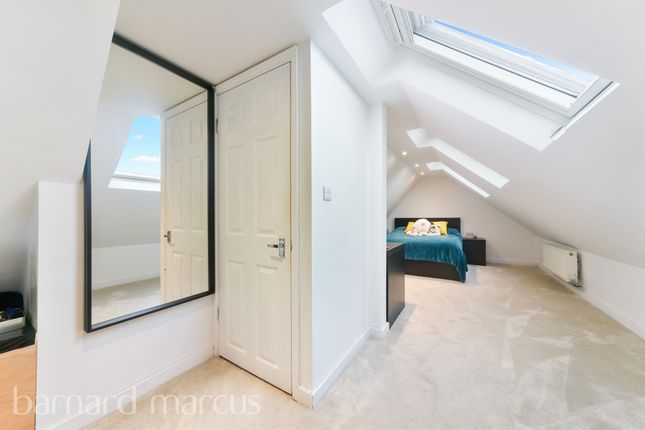 Flat for sale in Mcdermott Close, London