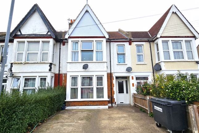 Thumbnail Flat to rent in Valkyrie Road, Westcliff-On-Sea