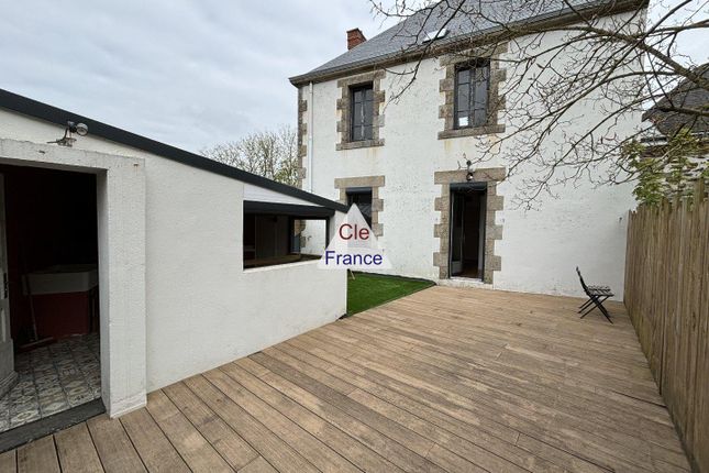Property for sale in Chavagnes-En-Paillers, Pays-De-La-Loire, 85250, France