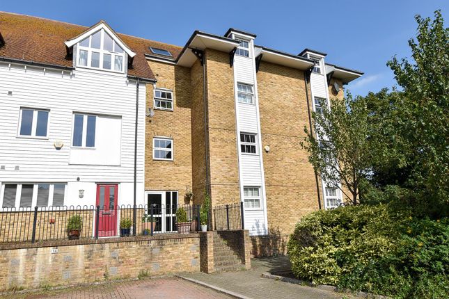 Thumbnail Flat for sale in Medway Court, Aylesford