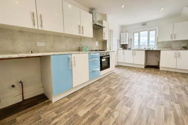 25, West Royd Drive, Shipley photo 2