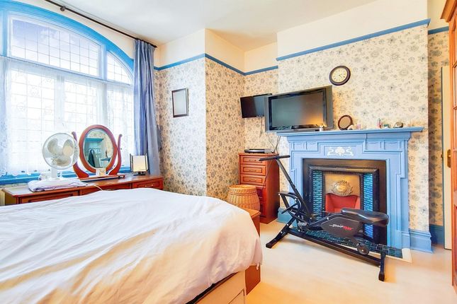 End terrace house for sale in Penwortham Road, London