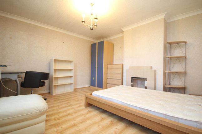 3, Stoughton Road, Surrey photo 4