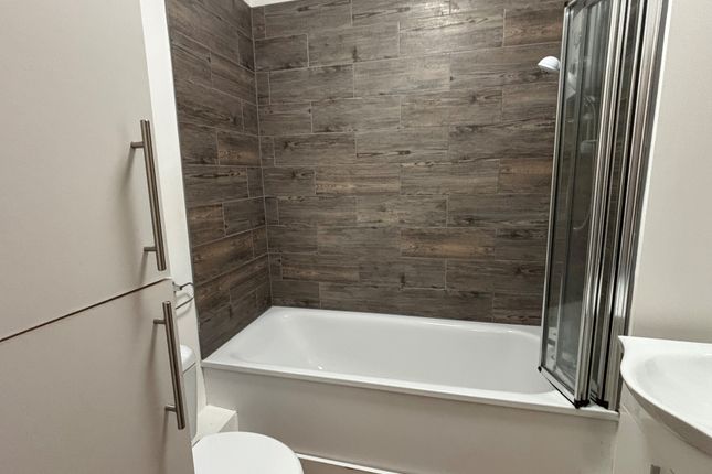 Flat 5, 19, Queen Street, Newton Abbot photo 3