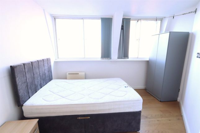 Flat to rent in Oxford Road, Manchester, Greater Manchester
