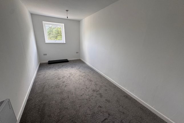 Flat 2, 25, Broadmeadow Flats, Wolverhampton photo 5