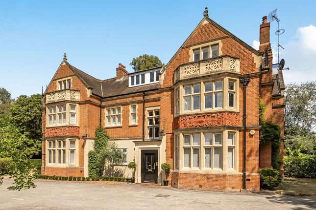 2-bed flat on 4, Sutherland Grange, Windsor, £695,000