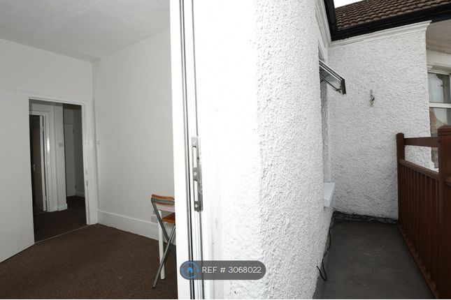 Flat, Audley Road, Hendon photo 2