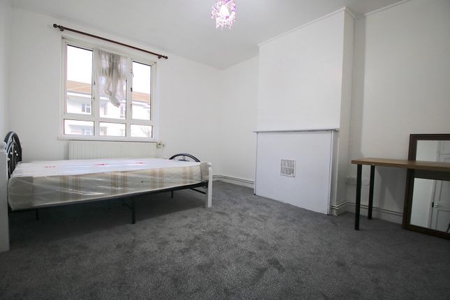 Thumbnail Flat to rent in Old Bethnal Green Road, London