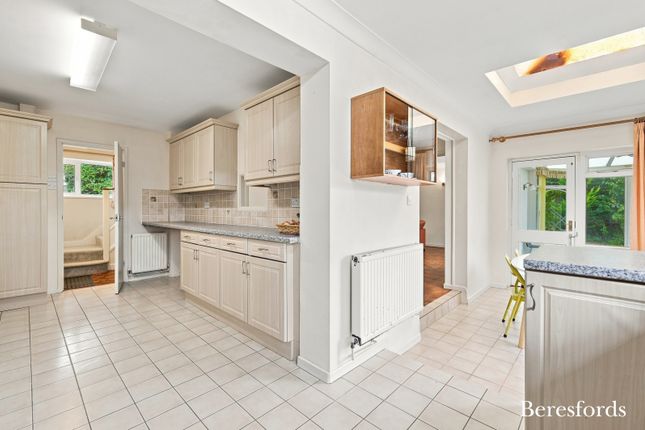 4, Great Oaks, Brentwood photo 4