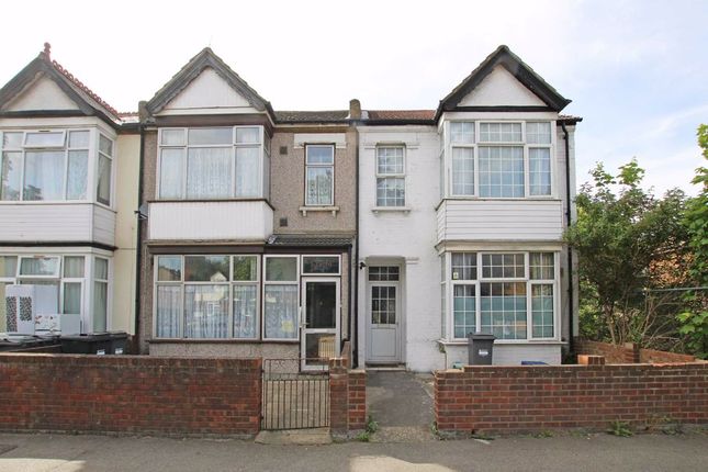 3 bed terraced house to rent in Hanworth Road, Hounslow TW3