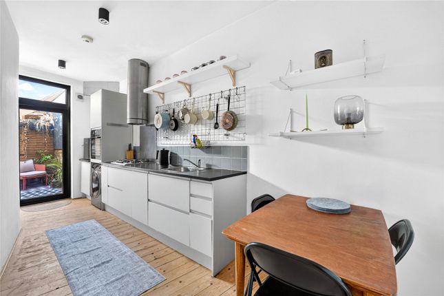 87, Markhouse Road, London photo 2