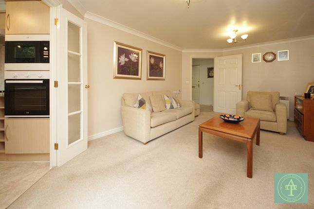 2 Austen Court, 205 Winchmore Hill Road, London photo 4