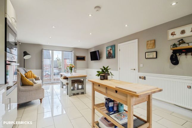 Hunts Farm Close, Coalville photo 4