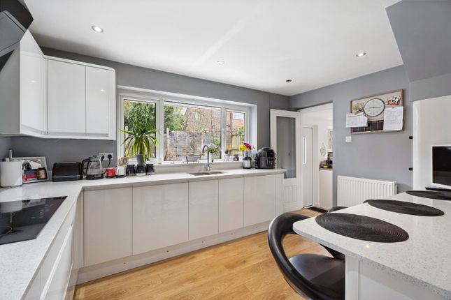 23, Howard Place, Dunstable photo 2