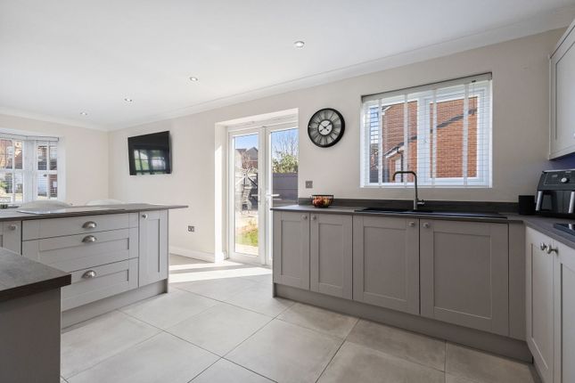18, Netherwood Avenue, Castleford photo 4