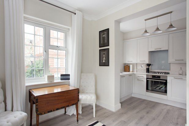 Flat to rent in Whiteheads Grove, London