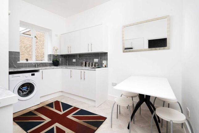 7a, Vicarage Grove, London photo 3