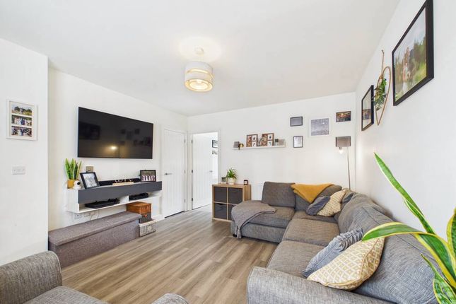 5, Cavell Avenue, Colchester photo 3