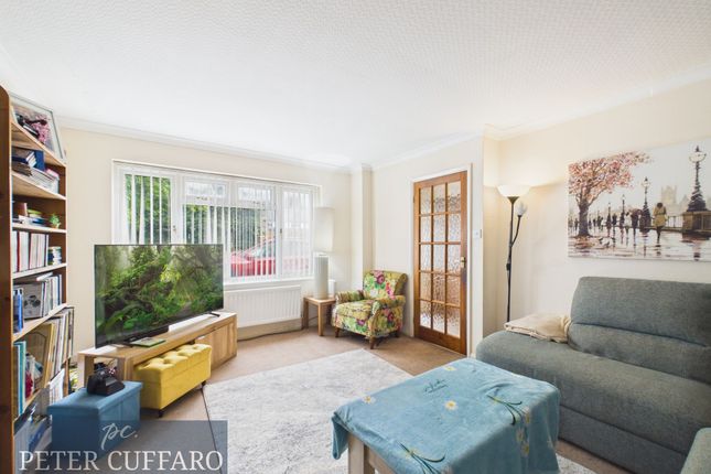 16 Hoddesdon Road, Ware photo 2