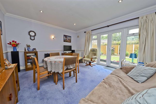 5, Yeomans Acre, Ruislip photo 2