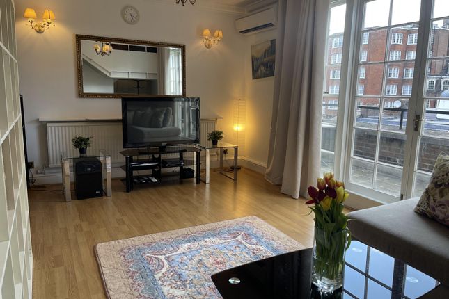 Thumbnail Flat to rent in Reeves Mews, London