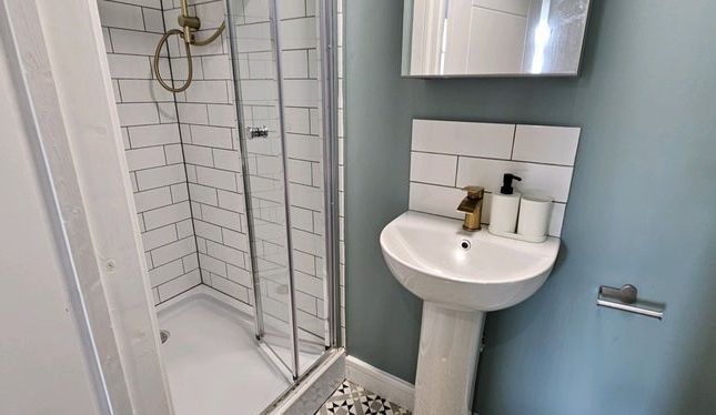 93 Parrin Lane, Manchester photo 3