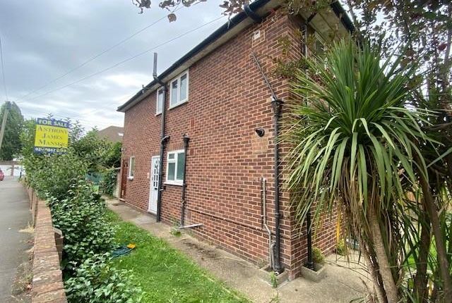 5 Lismore Close Exterior 3.Jpg