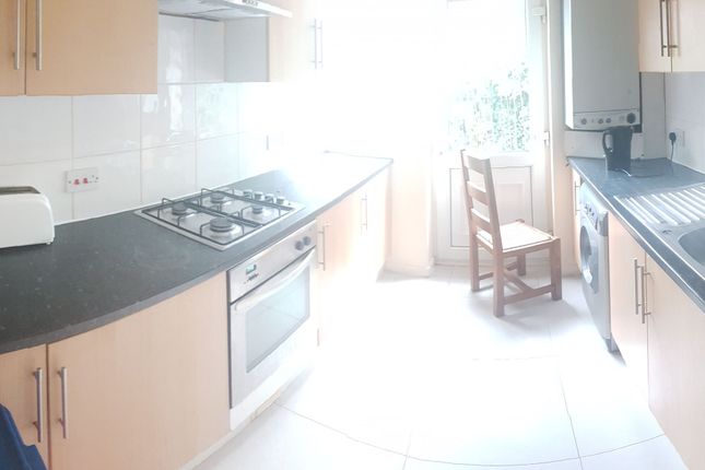 29 Edgeworth Drive, Manchester photo 3