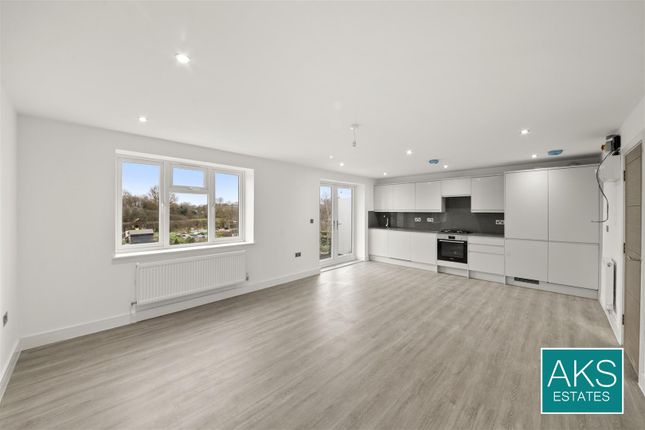 11a, Flat 1, Panhard Place, Southall photo 2