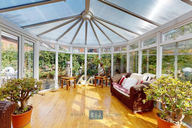 5, St. Nicholas Place, Loughton photo 3